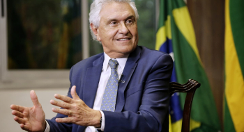 Caiado antecipa salário de dezembro e injeta R$ 1,6 bilhão na economia goiana